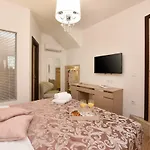 Harvey's Luxury 4*