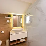 Harvey's Luxury Πανσιόν 4*