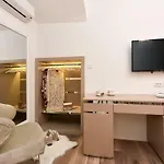 Harvey's Luxury Πανσιόν 4*