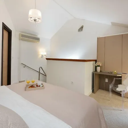 بيت ضيافة Harvey's Luxury زادار