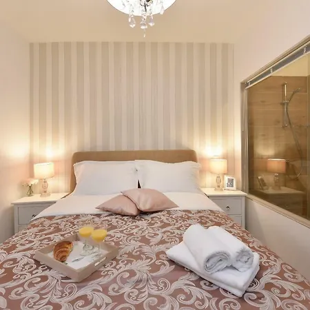 Harvey's Luxury 4* زادار