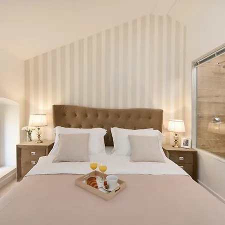 Harvey's Luxury زادار