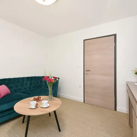 Harvey's Luxury زادار