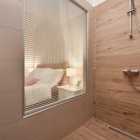 Harvey's Luxury 4* Zára