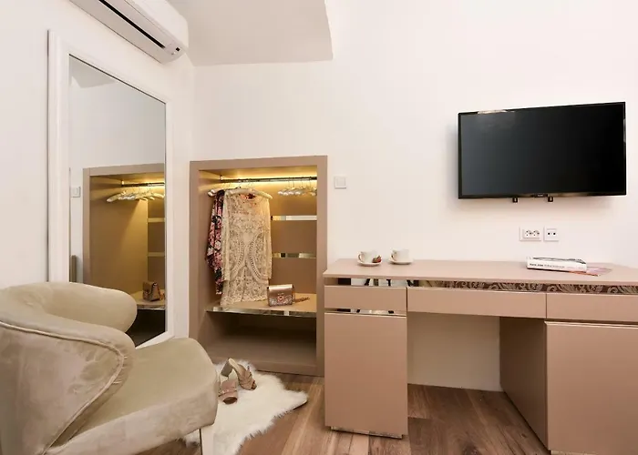 Harvey's Luxury Πανσιόν 4*