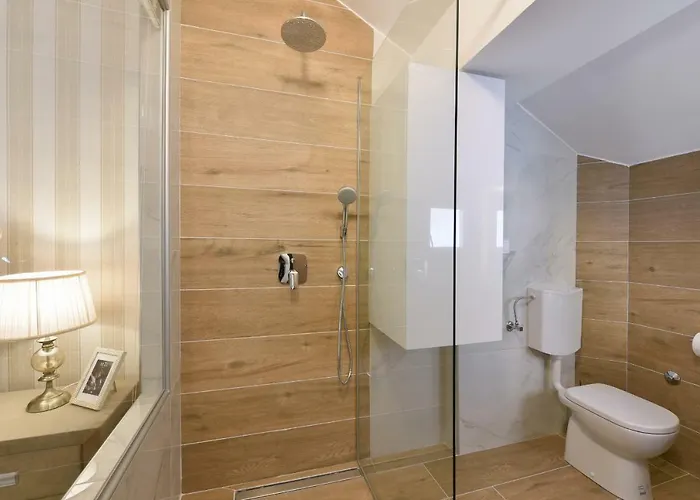 Πανσιόν Harvey's Luxury 4*